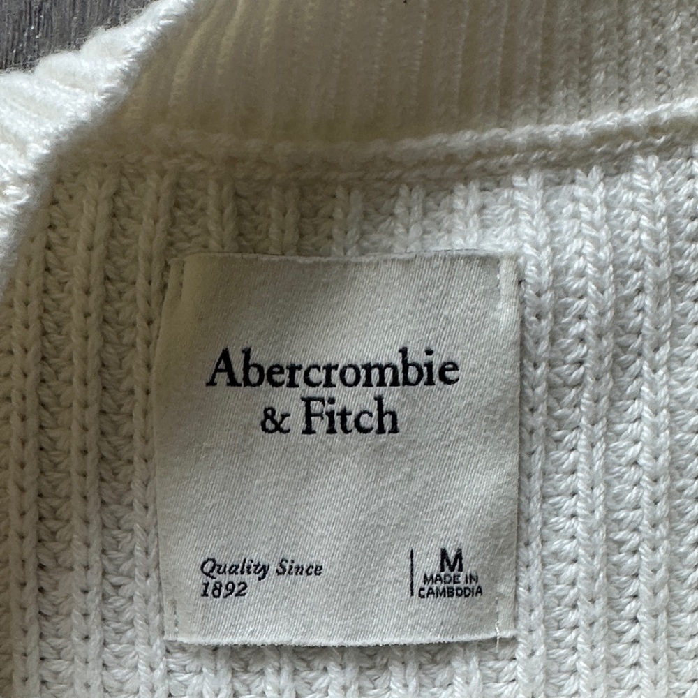 Abercrombie & Fitch Sleeveless Sweater - Picture 2 of 3